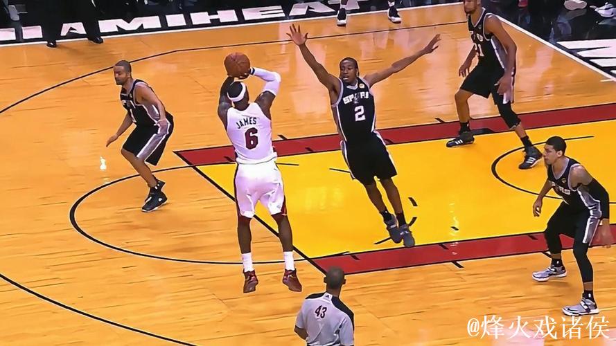 美国初中生上演惊天远投绝杀,这一球堪称传奇! 美国初中生上演惊天远投绝杀,这一球堪称传奇!